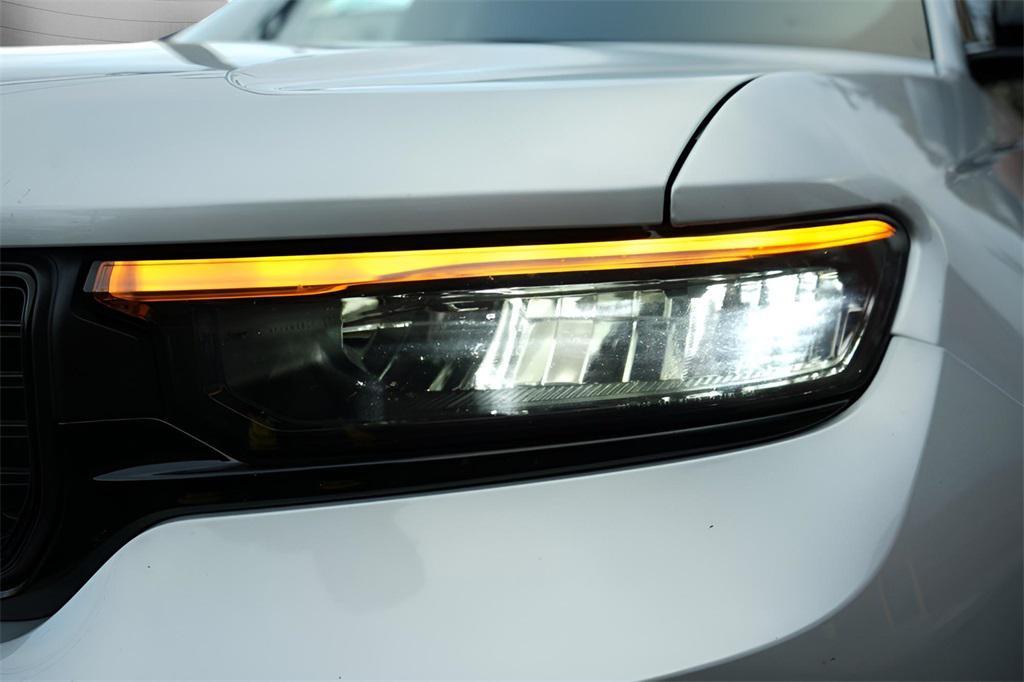 used 2024 Jeep Grand Cherokee L car, priced at $25,189