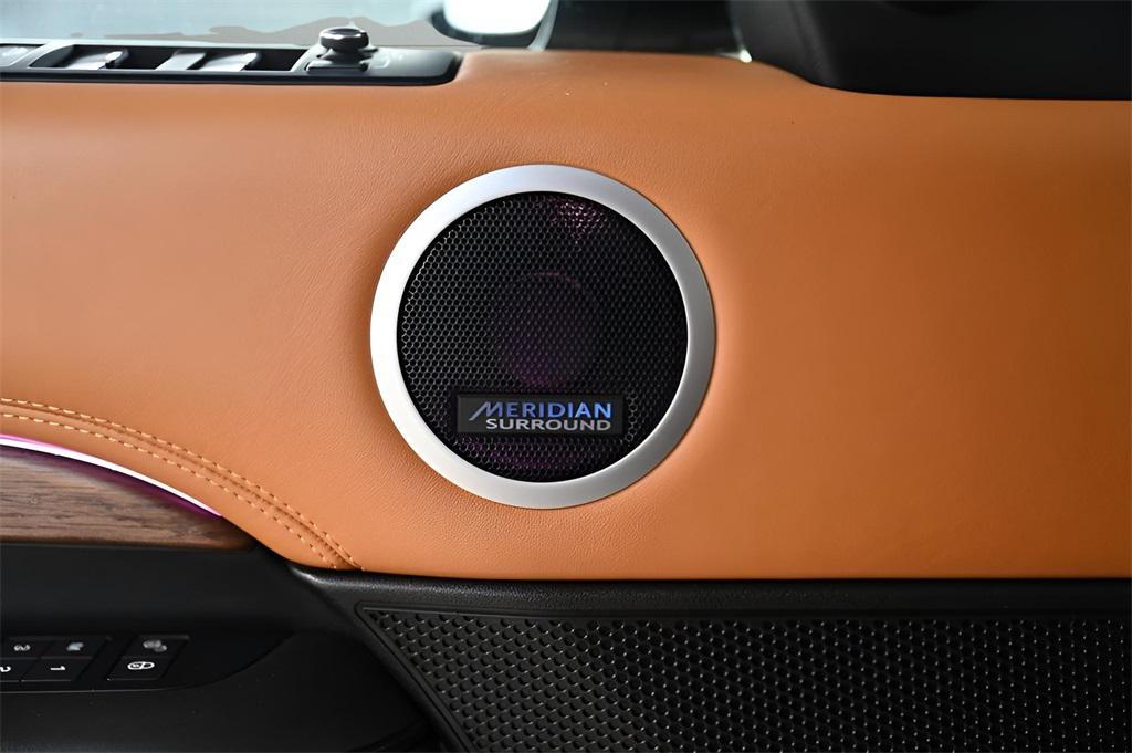 used 2018 Land Rover Discovery car, priced at $21,234
