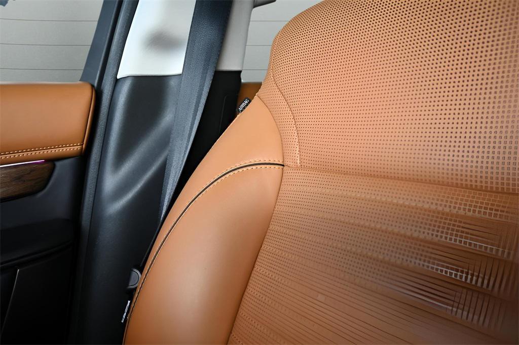 used 2018 Land Rover Discovery car, priced at $21,234
