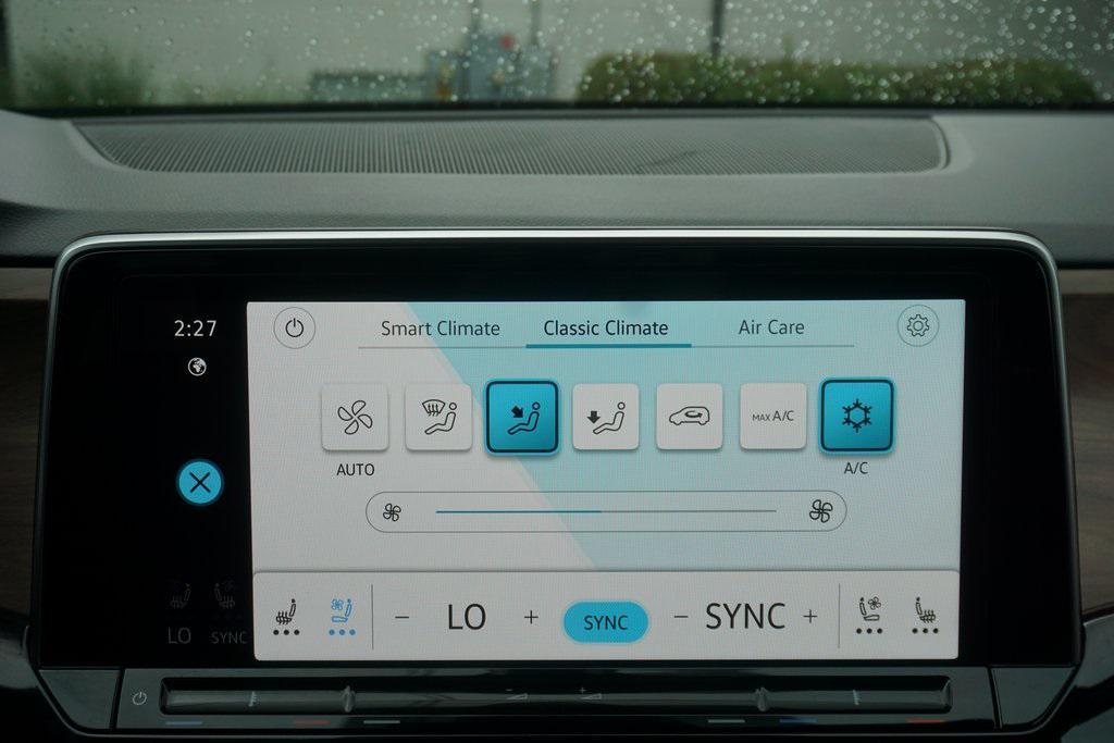 used 2024 Volkswagen Atlas car, priced at $30,896