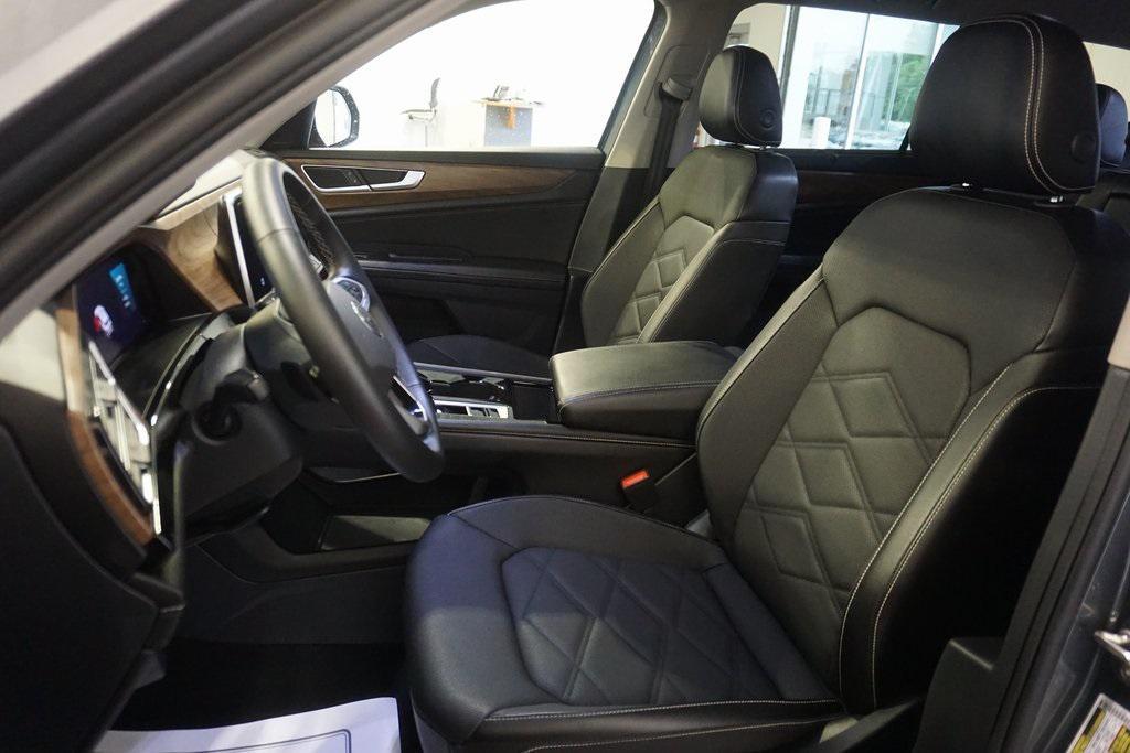 used 2024 Volkswagen Atlas car, priced at $30,896