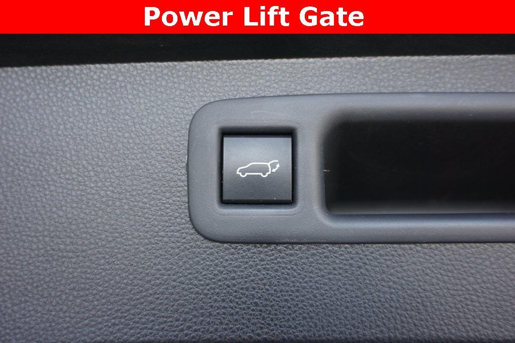 used 2022 Toyota Highlander car, priced at $40,687