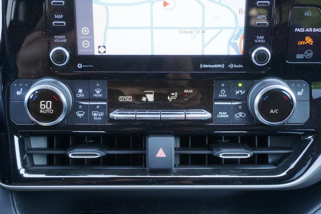 used 2022 Toyota Highlander car, priced at $40,687