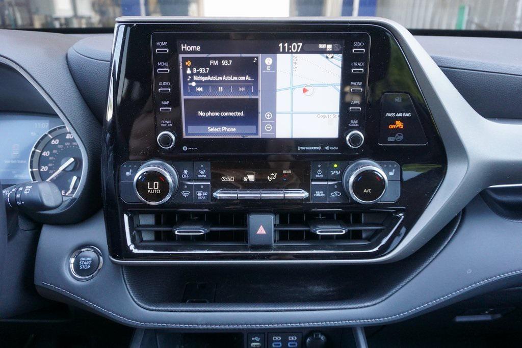 used 2022 Toyota Highlander car, priced at $40,687