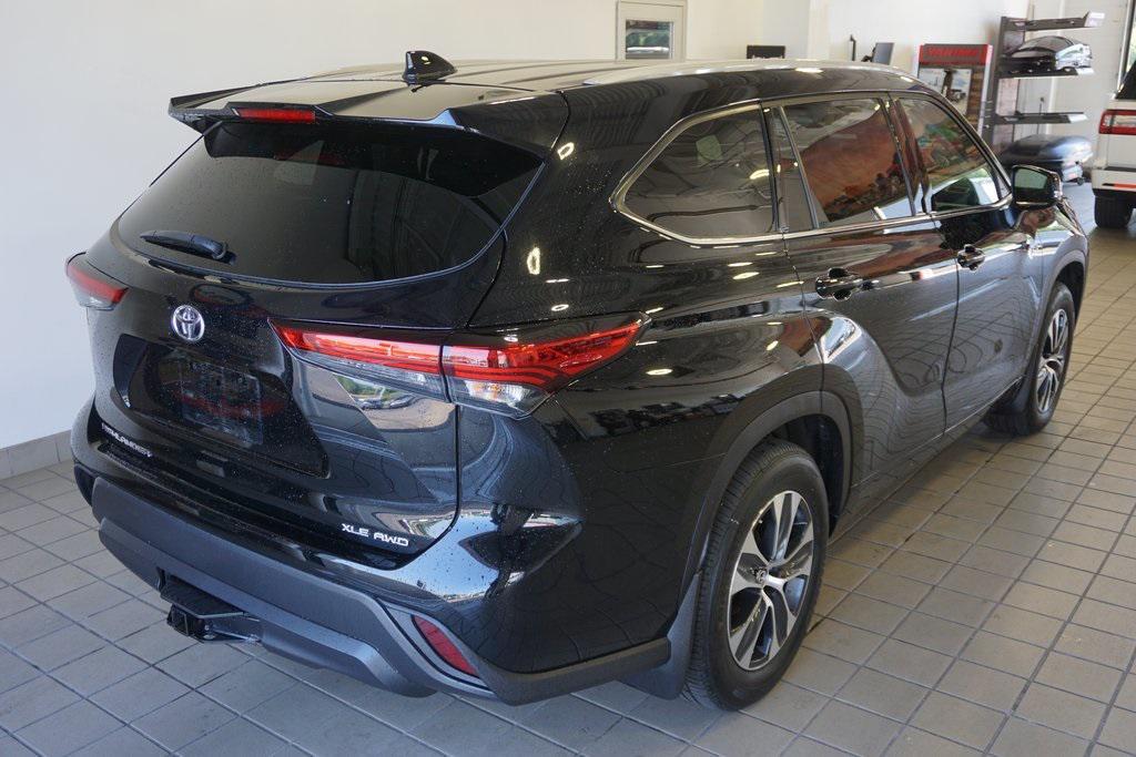 used 2022 Toyota Highlander car, priced at $40,687