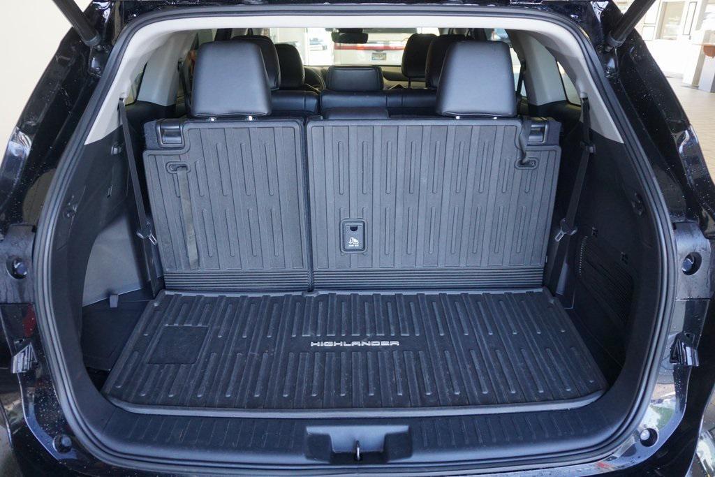 used 2022 Toyota Highlander car, priced at $40,687