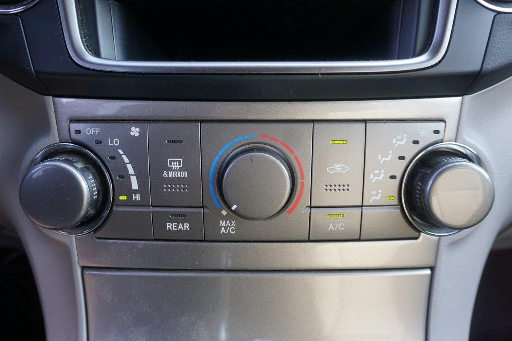used 2013 Toyota Highlander car, priced at $14,744