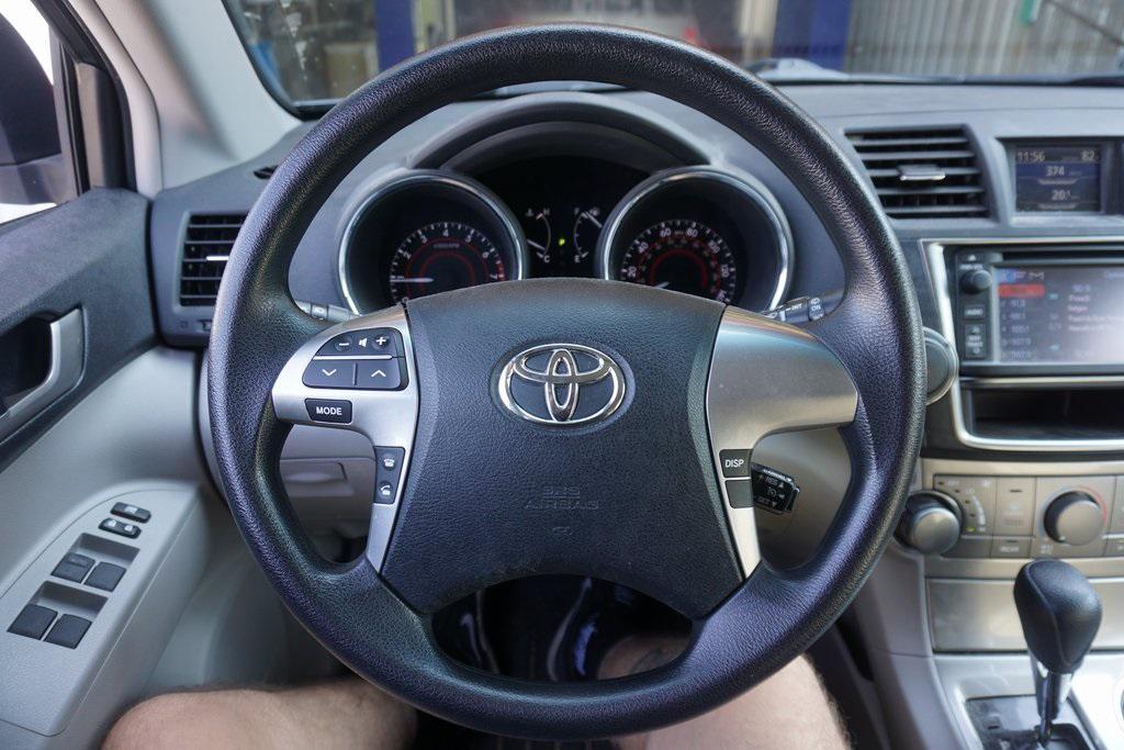 used 2013 Toyota Highlander car, priced at $14,744