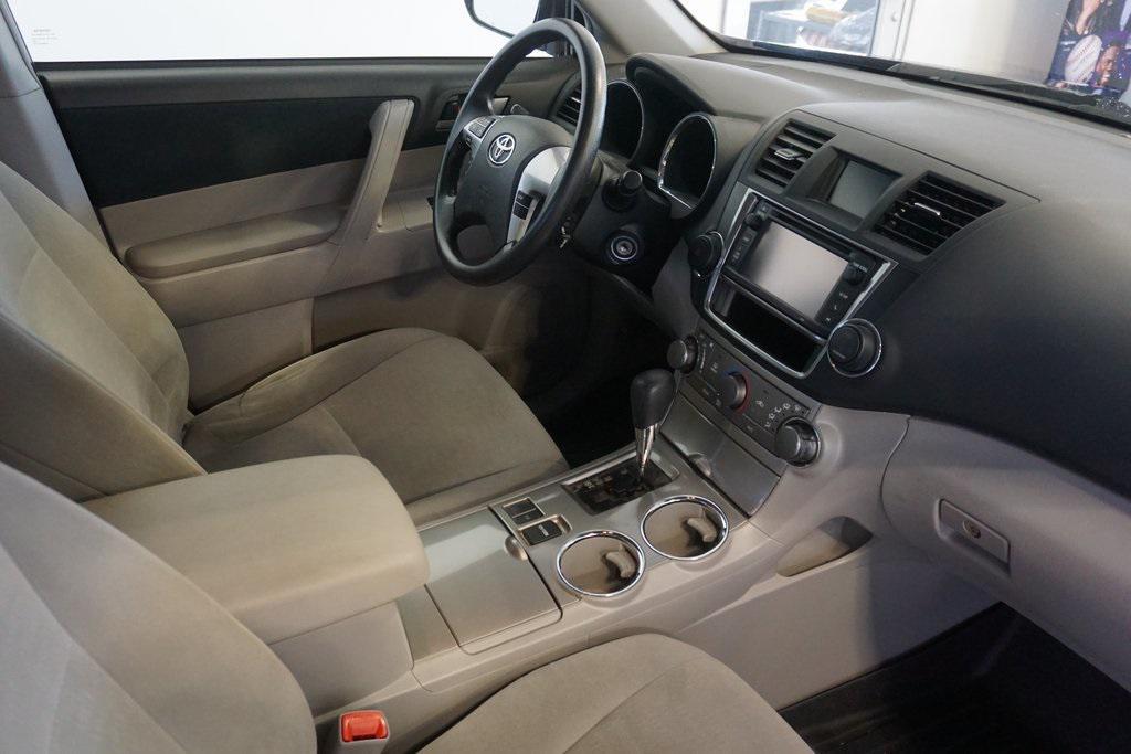 used 2013 Toyota Highlander car, priced at $14,744