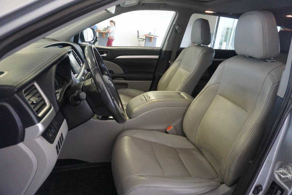 used 2019 Toyota Highlander car, priced at $28,579