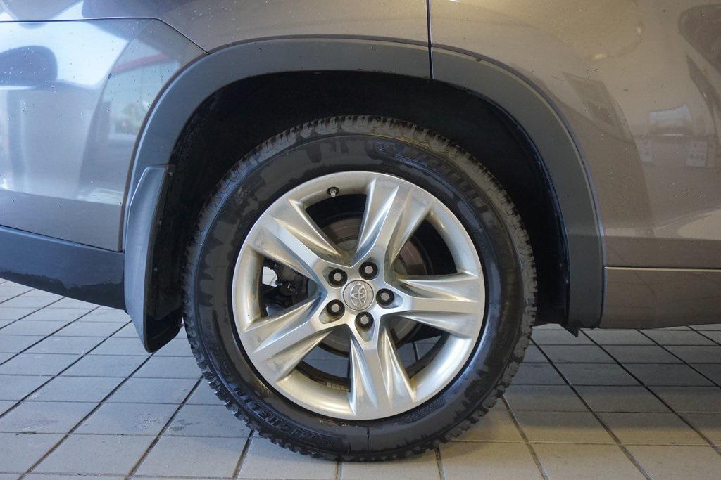 used 2015 Toyota Highlander car, priced at $19,575