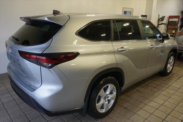 used 2024 Toyota Highlander car, priced at $36,492