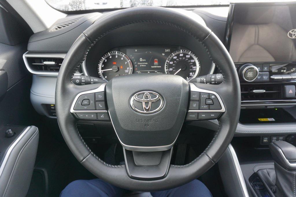 used 2023 Toyota Highlander car, priced at $38,715