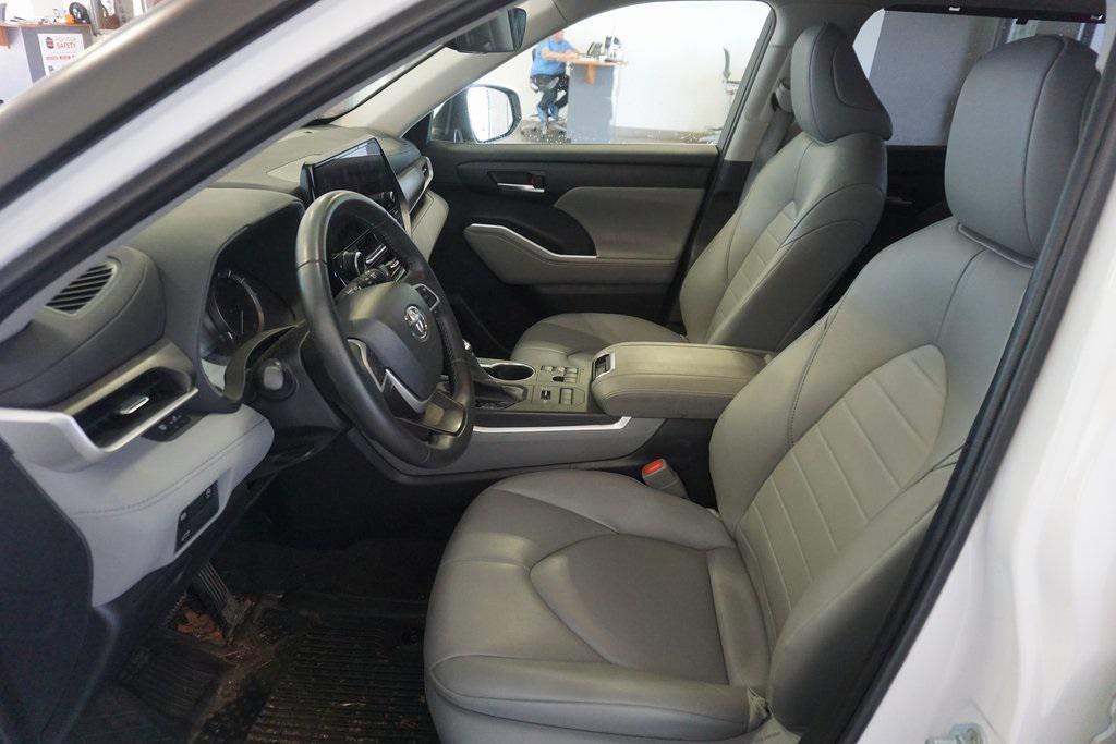 used 2023 Toyota Highlander car, priced at $38,673