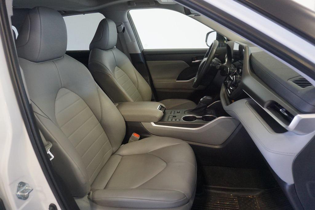 used 2023 Toyota Highlander car, priced at $38,673