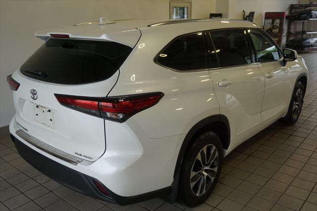 used 2020 Toyota Highlander car, priced at $29,727
