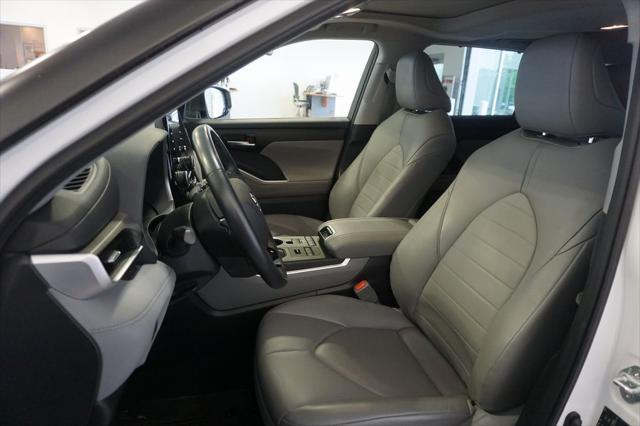 used 2020 Toyota Highlander car, priced at $29,727