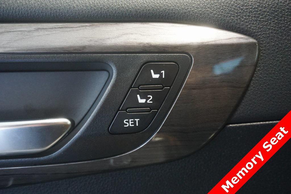 used 2024 Toyota Highlander Hybrid car, priced at $54,701