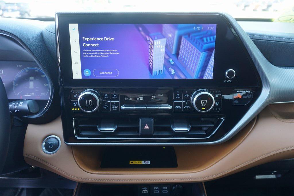 used 2024 Toyota Highlander Hybrid car, priced at $54,701