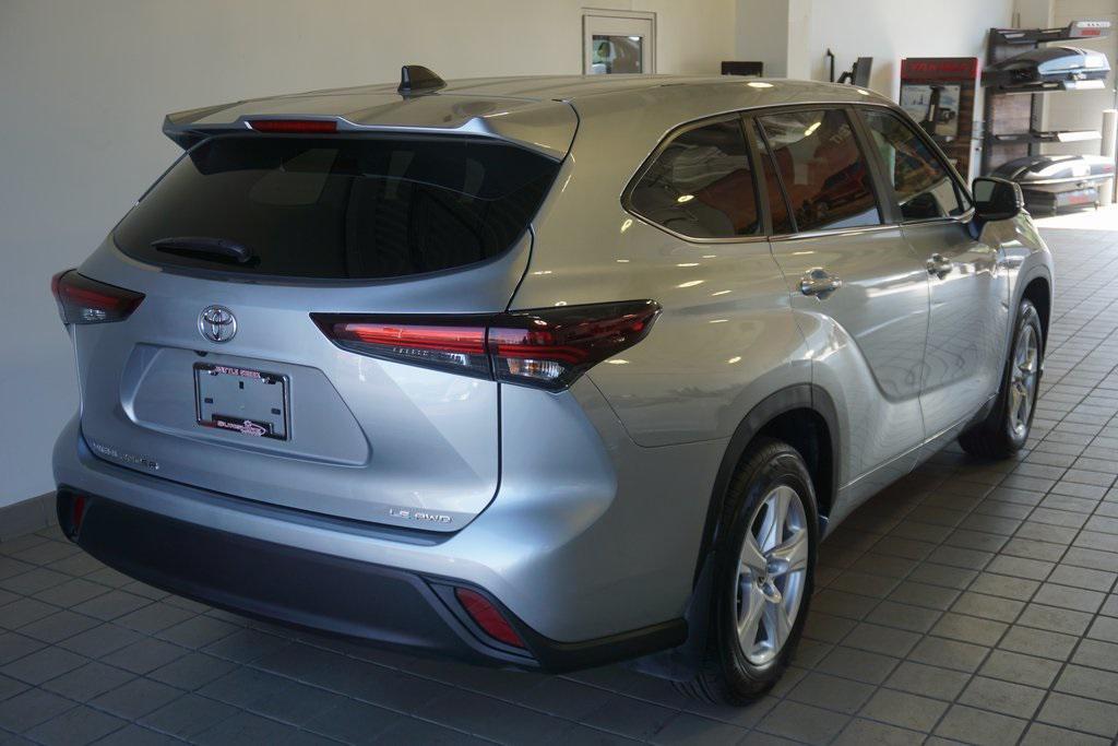 used 2024 Toyota Highlander car, priced at $38,476