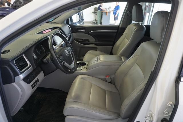 used 2019 Toyota Highlander Hybrid car, priced at $24,733