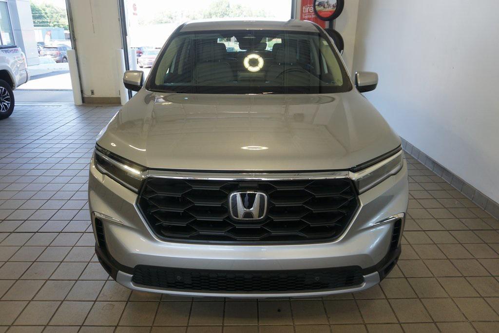 used 2025 Honda Pilot car, priced at $41,222