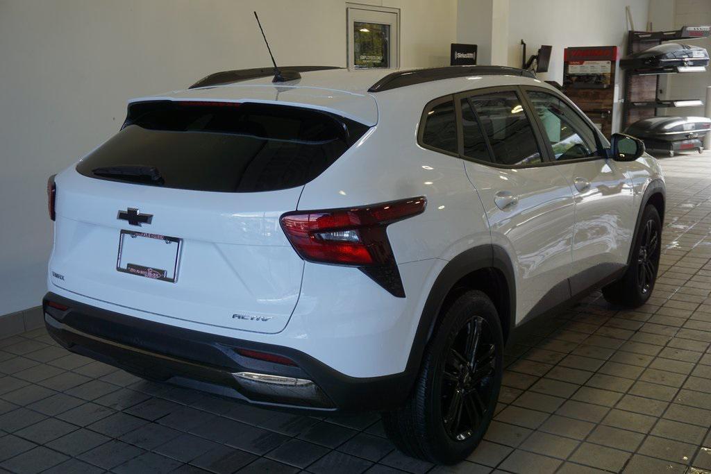 used 2025 Chevrolet Trax car, priced at $24,909