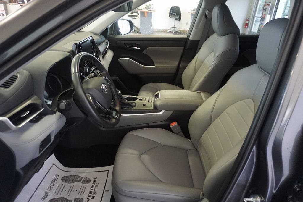 used 2021 Toyota Highlander Hybrid car, priced at $38,724