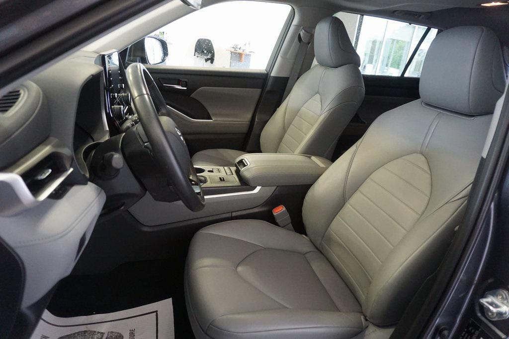 used 2021 Toyota Highlander Hybrid car, priced at $38,724