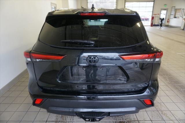 used 2022 Toyota Highlander car, priced at $36,789