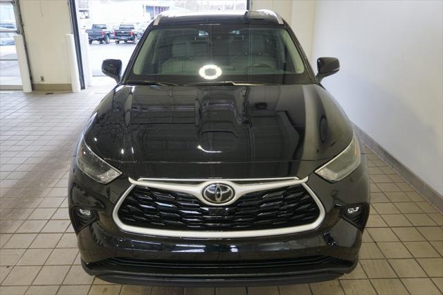 used 2022 Toyota Highlander car, priced at $36,789