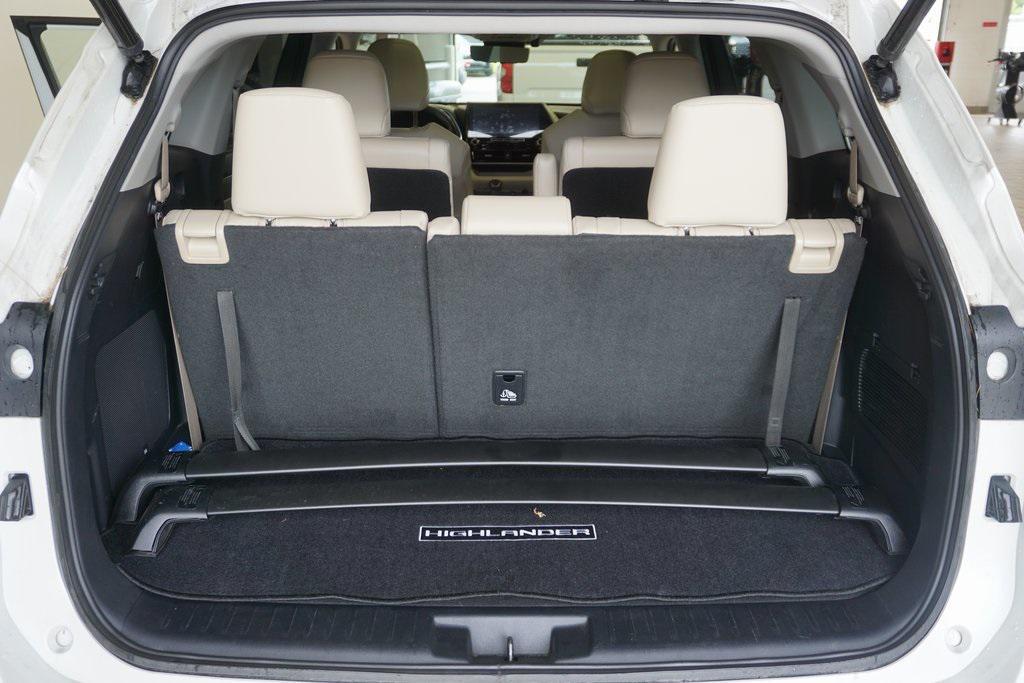 used 2021 Toyota Highlander car, priced at $34,233