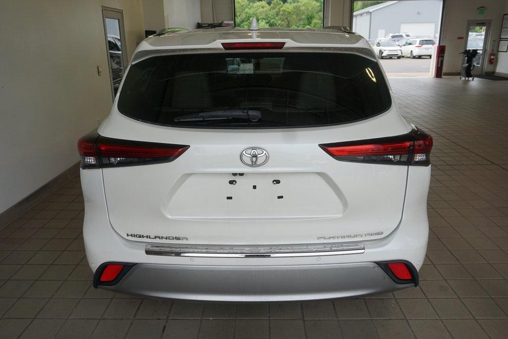 used 2021 Toyota Highlander car, priced at $34,233