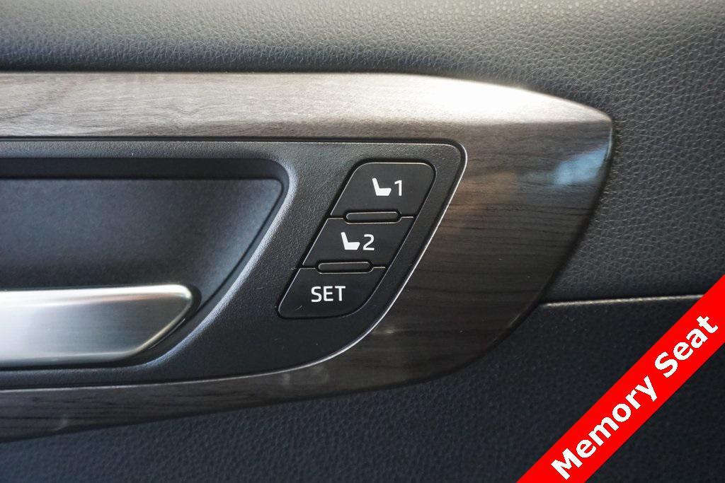 used 2023 Toyota Highlander Hybrid car, priced at $46,837