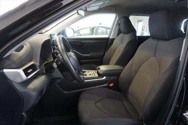 used 2022 Toyota Highlander car, priced at $31,497