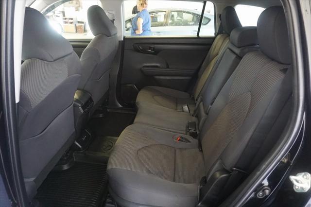used 2022 Toyota Highlander car, priced at $31,497