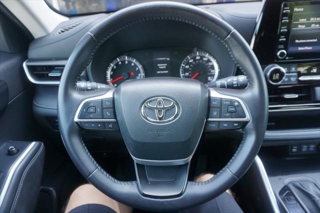 used 2022 Toyota Highlander car, priced at $31,497