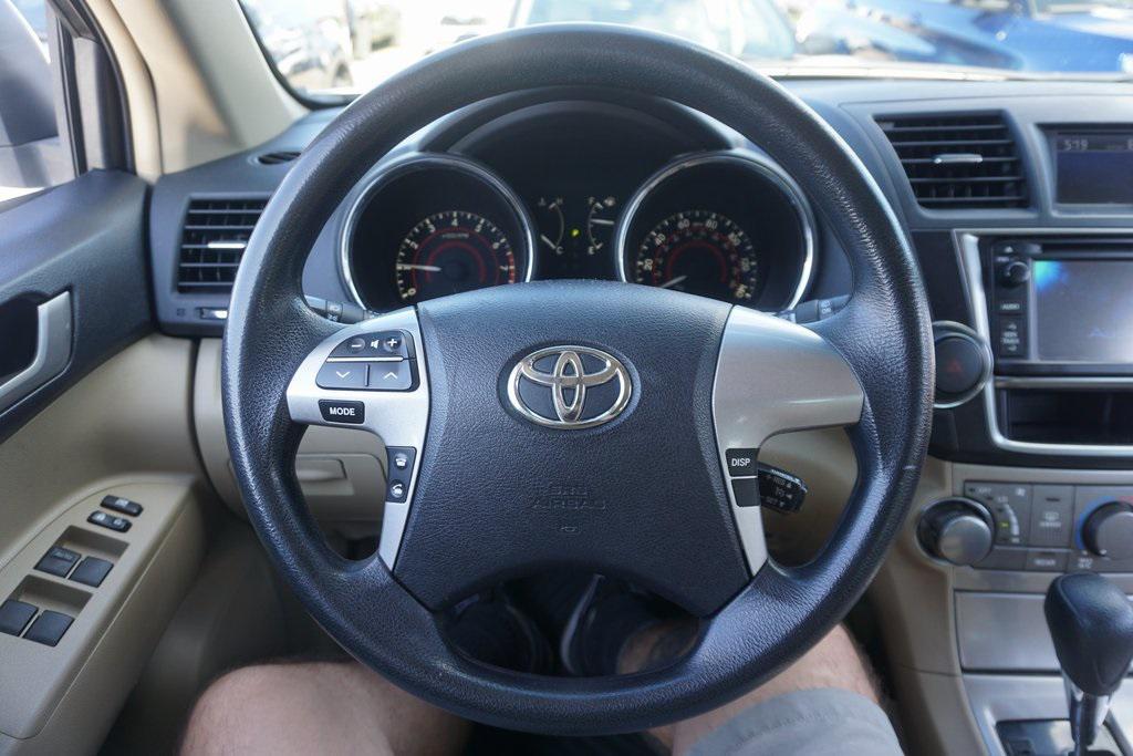 used 2013 Toyota Highlander car, priced at $12,986