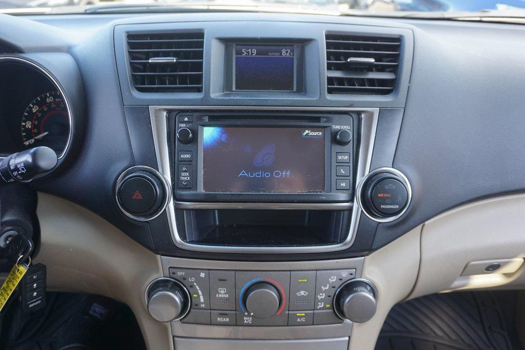 used 2013 Toyota Highlander car, priced at $12,986