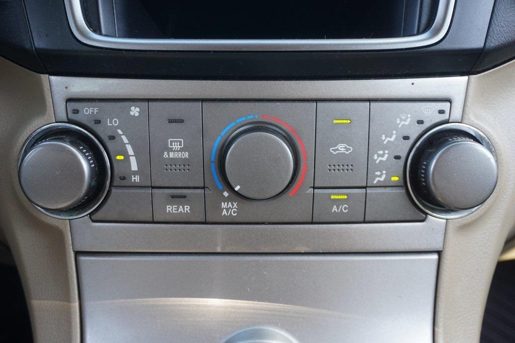 used 2013 Toyota Highlander car, priced at $12,986