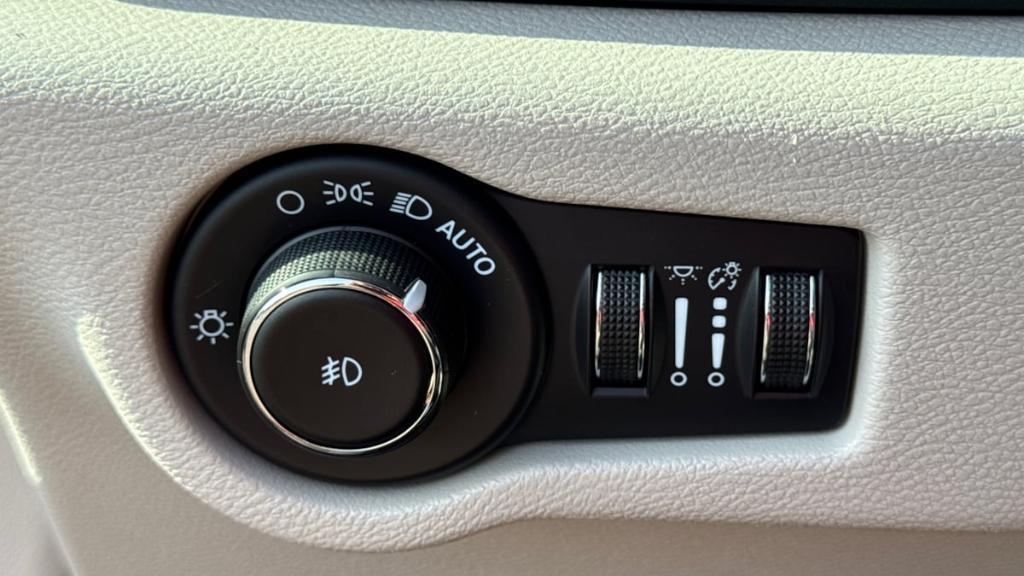 used 2023 Chrysler Pacifica car, priced at $23,695