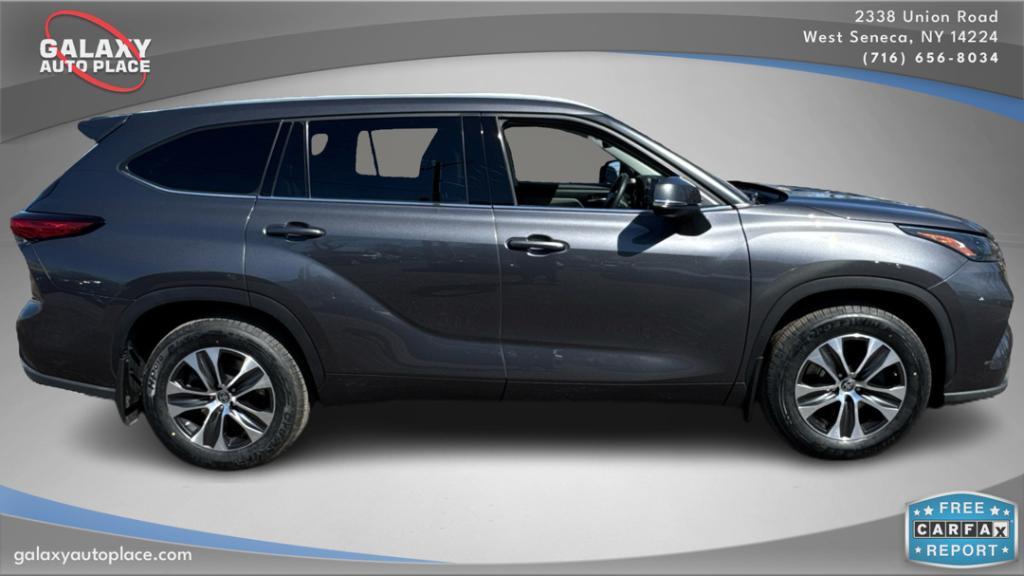 used 2022 Toyota Highlander car, priced at $35,895