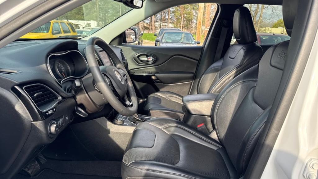used 2023 Jeep Cherokee car, priced at $23,495