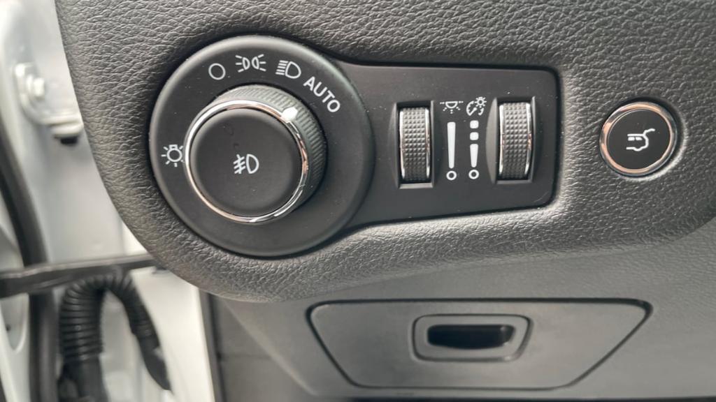 used 2023 Jeep Cherokee car, priced at $23,495