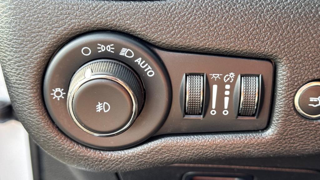 used 2023 Jeep Cherokee car, priced at $23,495
