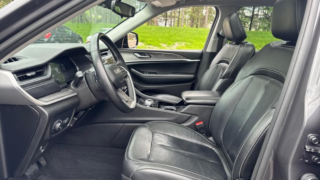 used 2022 Jeep Grand Cherokee car, priced at $32,395
