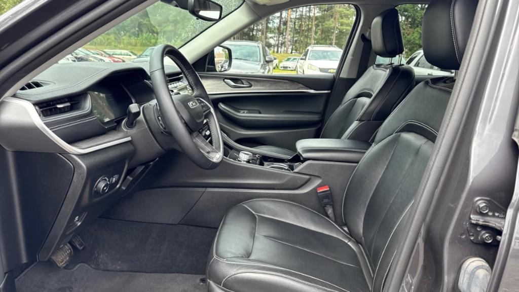 used 2022 Jeep Grand Cherokee car, priced at $32,995
