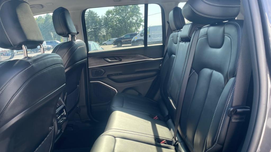 used 2022 Jeep Grand Cherokee car, priced at $32,995