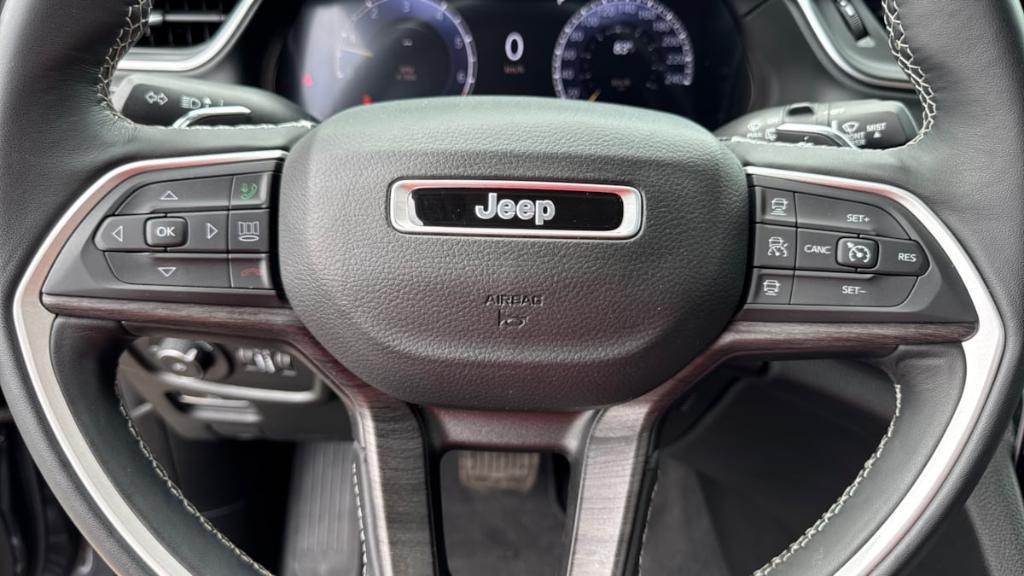 used 2022 Jeep Grand Cherokee car, priced at $32,995