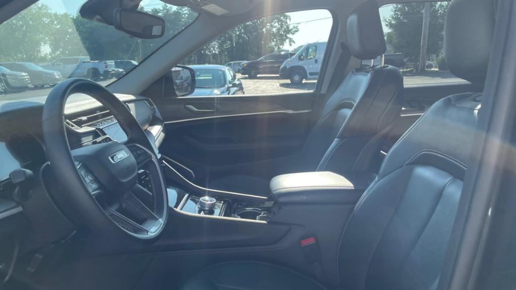 used 2022 Jeep Grand Cherokee car, priced at $32,995